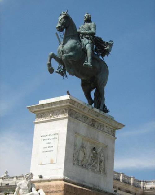 madrid_horsestatue_blogpost_500px