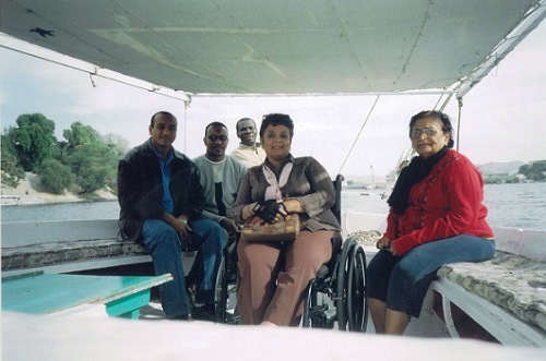 Tabassum avec ses guides égyptiens en croisière sur le Nil, Assouan Égypte 2007