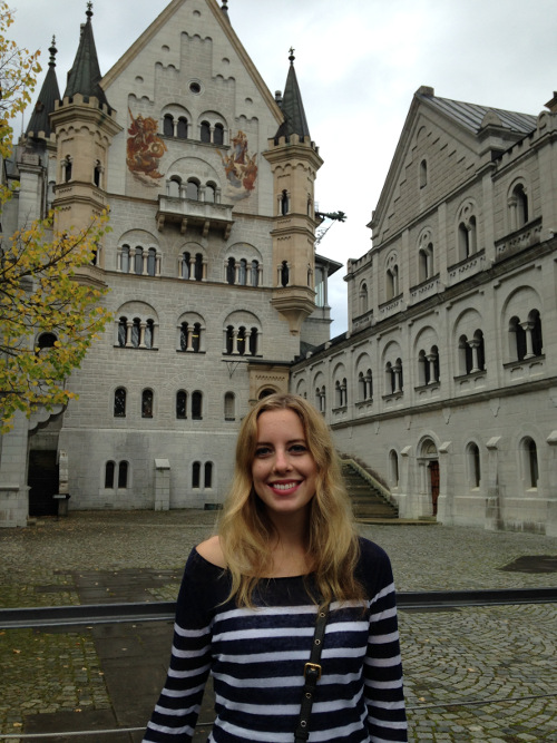 Cliente de TuGo, Alisha Drinkwater visite le château Neuschwanstein à Schwangau, en Allemagne 