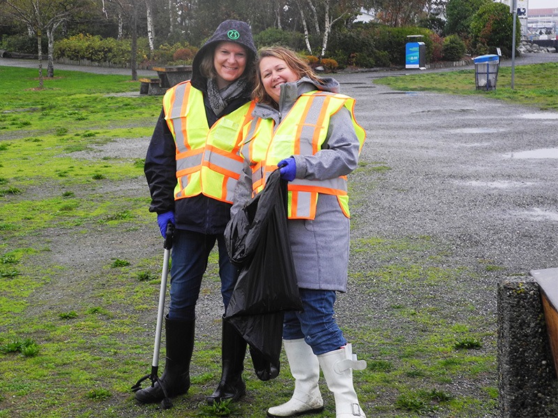 Bénévolat des employés de TuGo à Garry Point Park