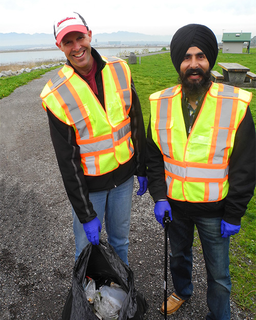 TuGo Richmond volunteers picking up garbage near YVR.