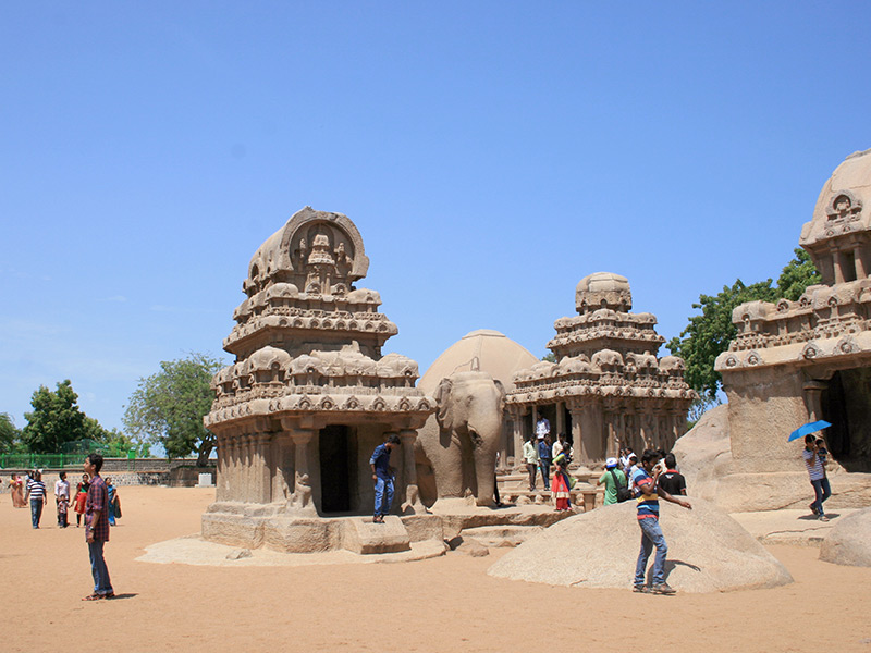 Structures érigées en l’honneur des dieux et des déesses à Mahabalipuram, en Inde du sud 