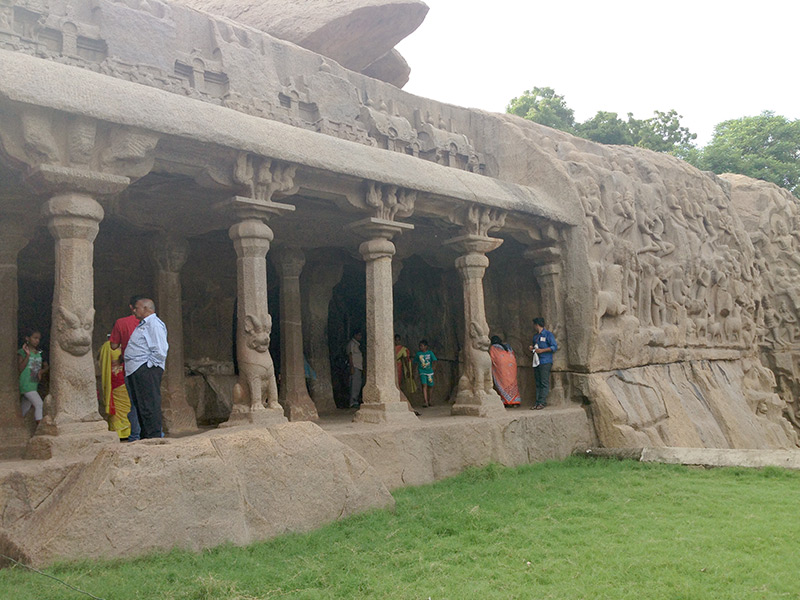 Visite de la grotte Pancha Pandava lors d’un voyage de bénévolat