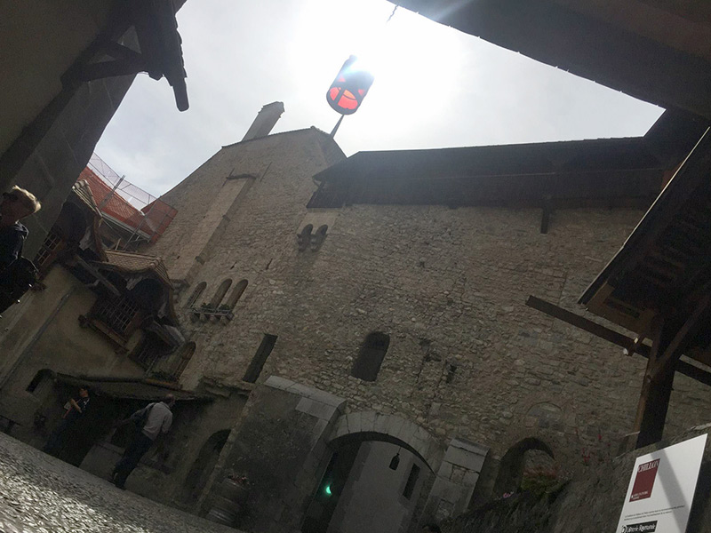 Cour intérieure du château de Chillon