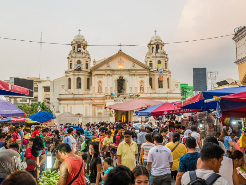 église quiapo marché de manille nazareth noir