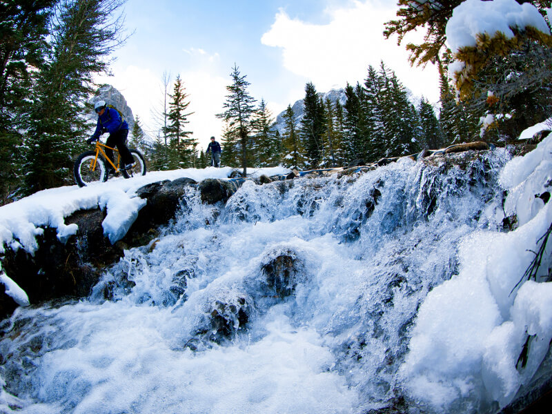 velo d’hiver sur des terrains enneiges
