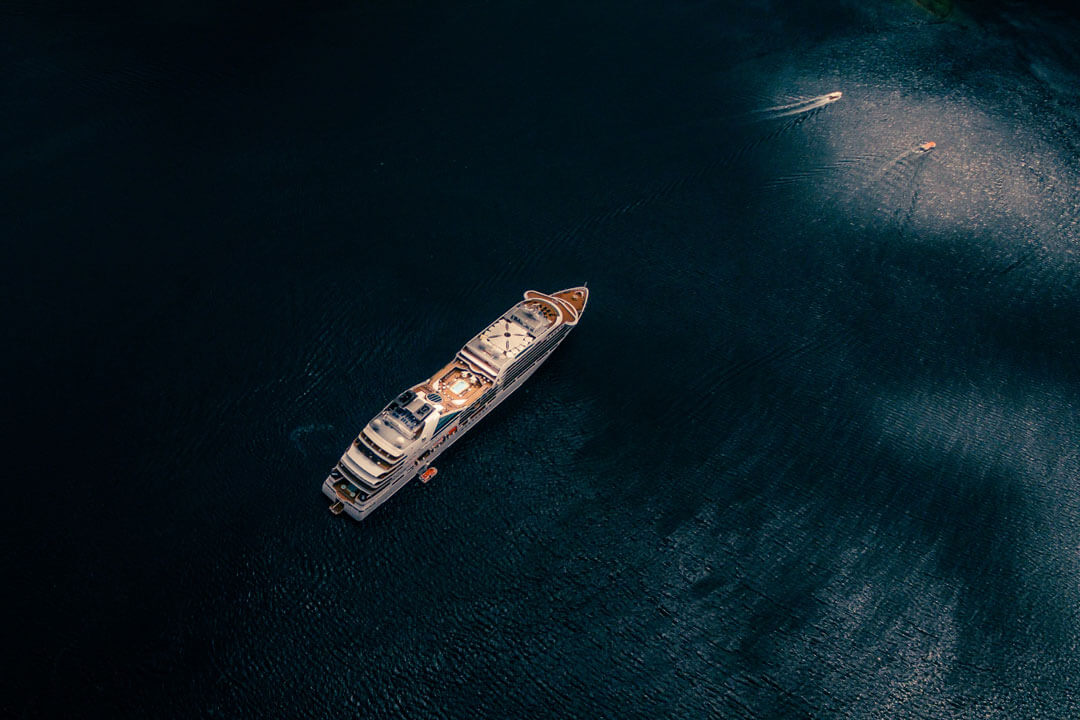 cruise-blue-sea