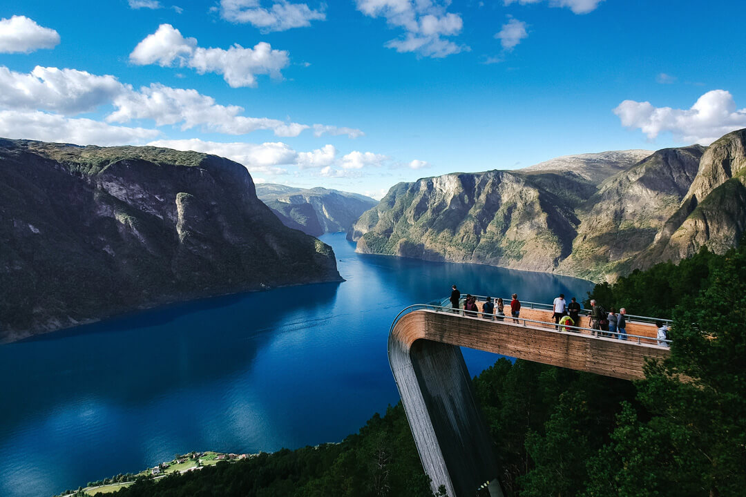 Mountain lookout, Norway Mountain lookout, Norway, by @robertbye, Unplash.com