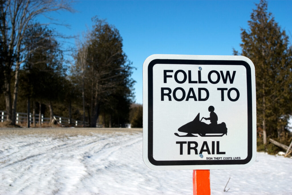 snow-mobiling-sign